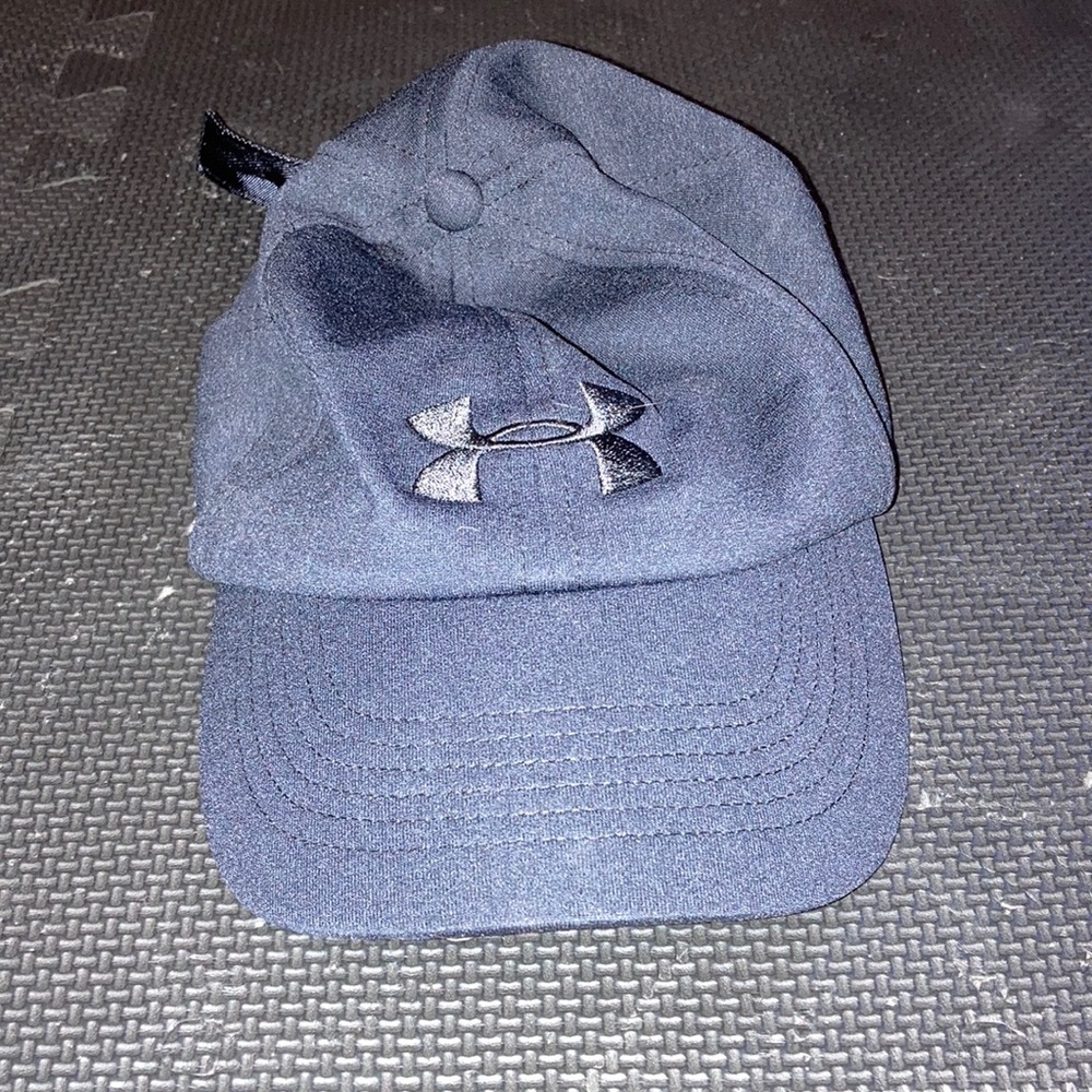 Womens underarmour black hat